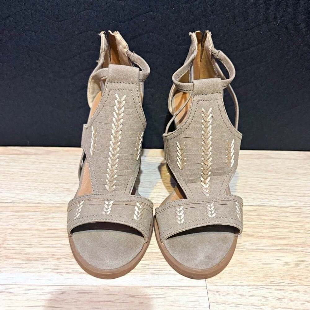 Maurices Women’s Beige Suede Strappy Block Heel Sandals Ankle Strap Zip 7